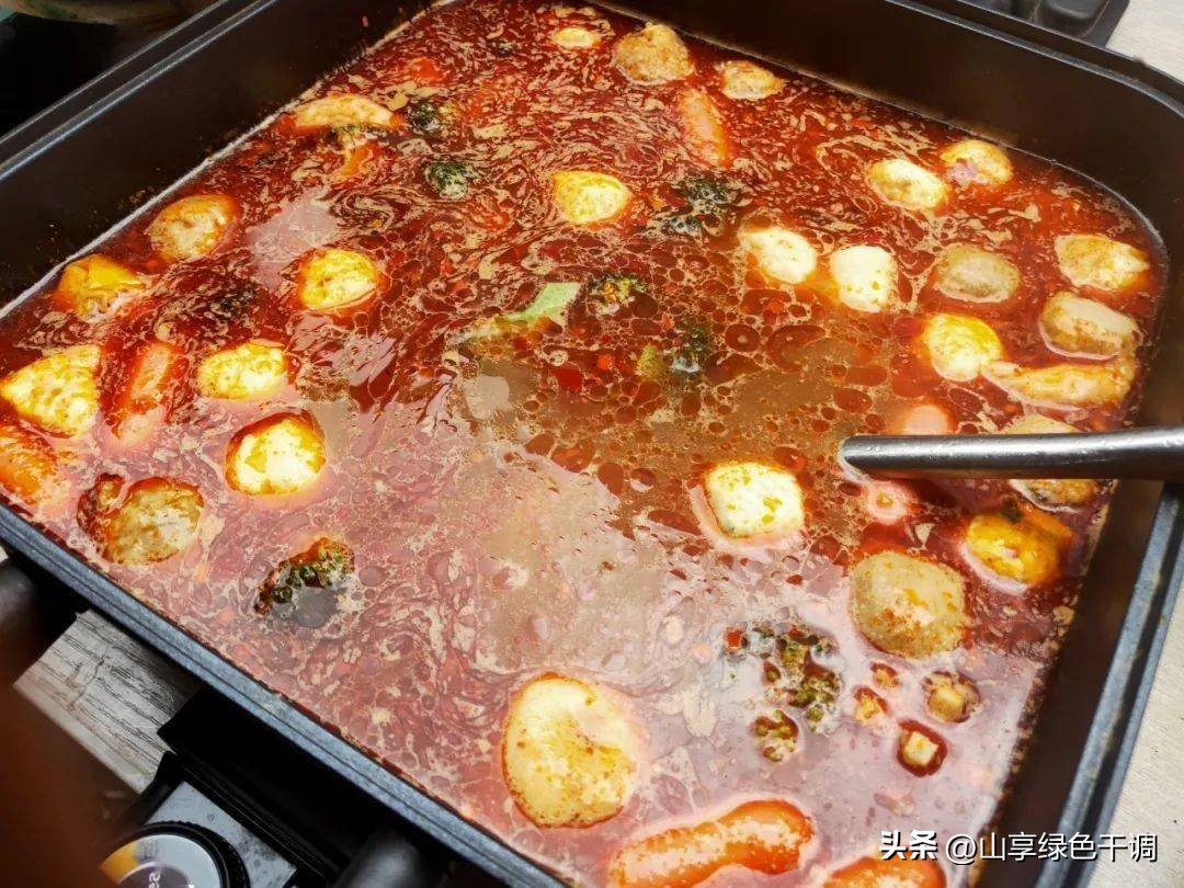 四川女子独自一人做小吃，透露成本8元，一份卖15，月收益3万