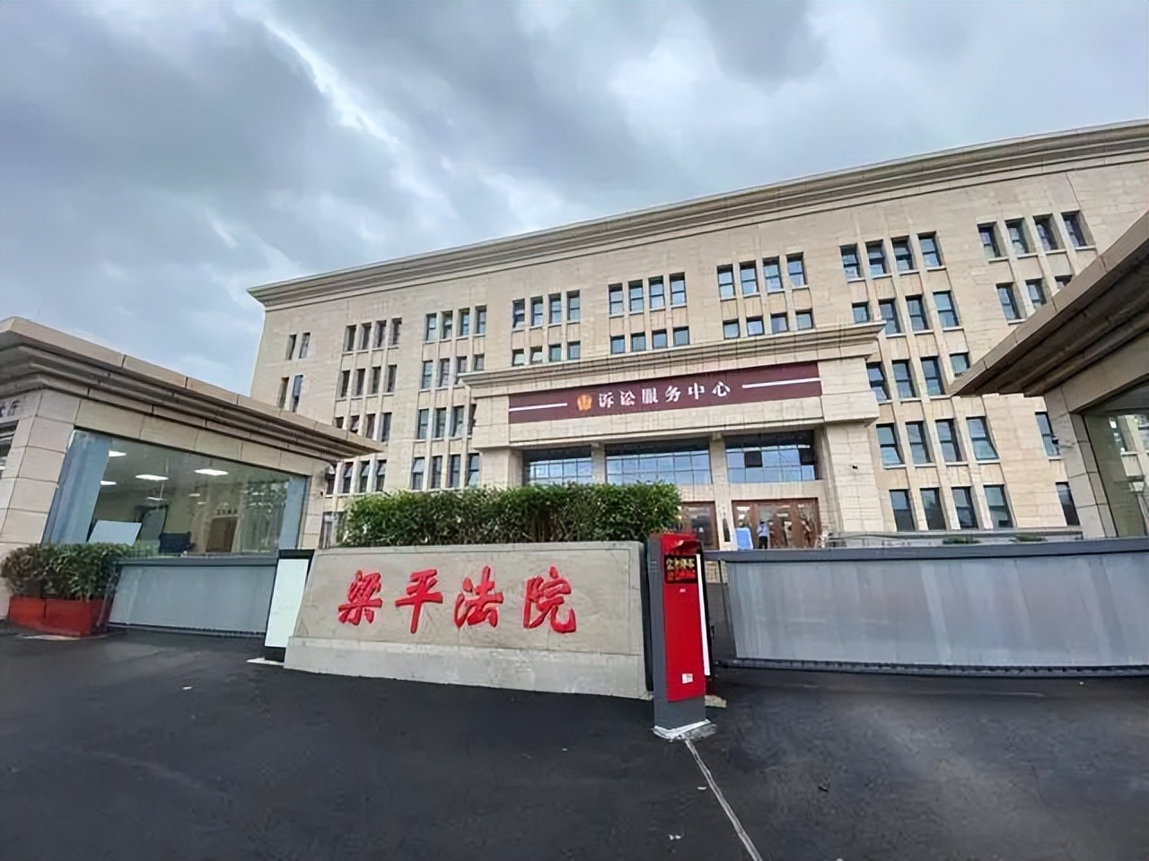 为保护13岁女儿，重庆女子锤杀二婚丈夫，却不算正当防卫，为啥