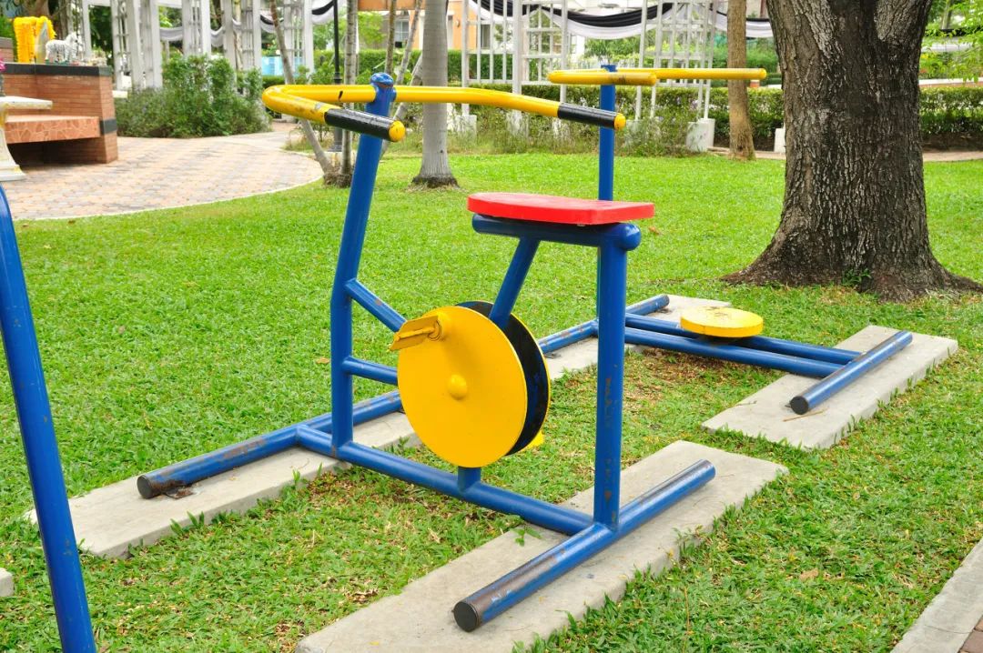 小区里的健身器械怎么使用,小区健身器械真的能锻炼身体吗