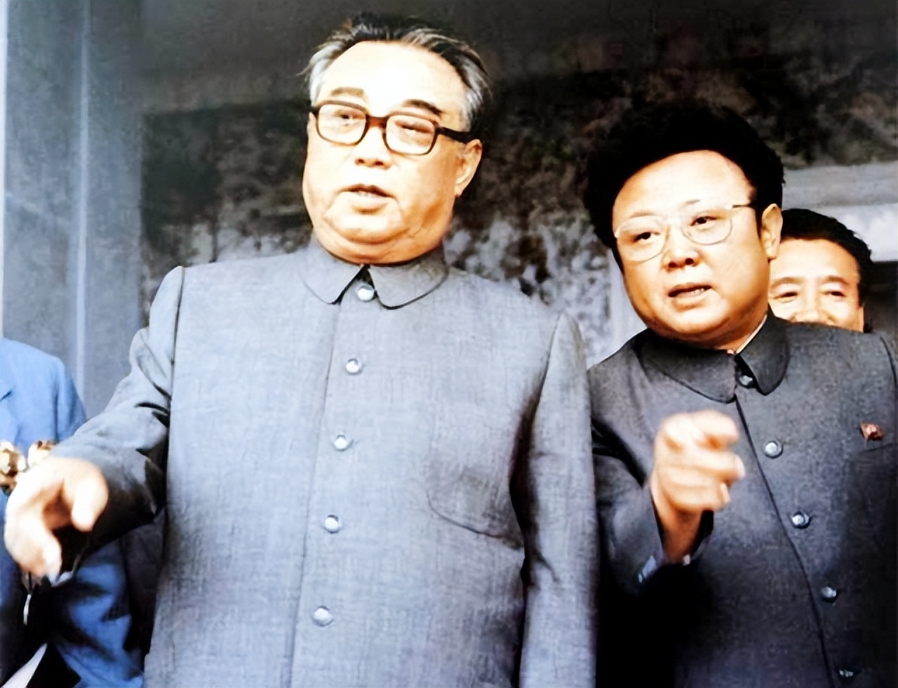 金日成眼馋中国的原*弹子**技术,在索取遭婉拒后,提出主体思想