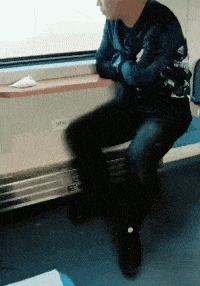 女生在公共场合故意让你难堪,现在的女生一点自知之明都没有