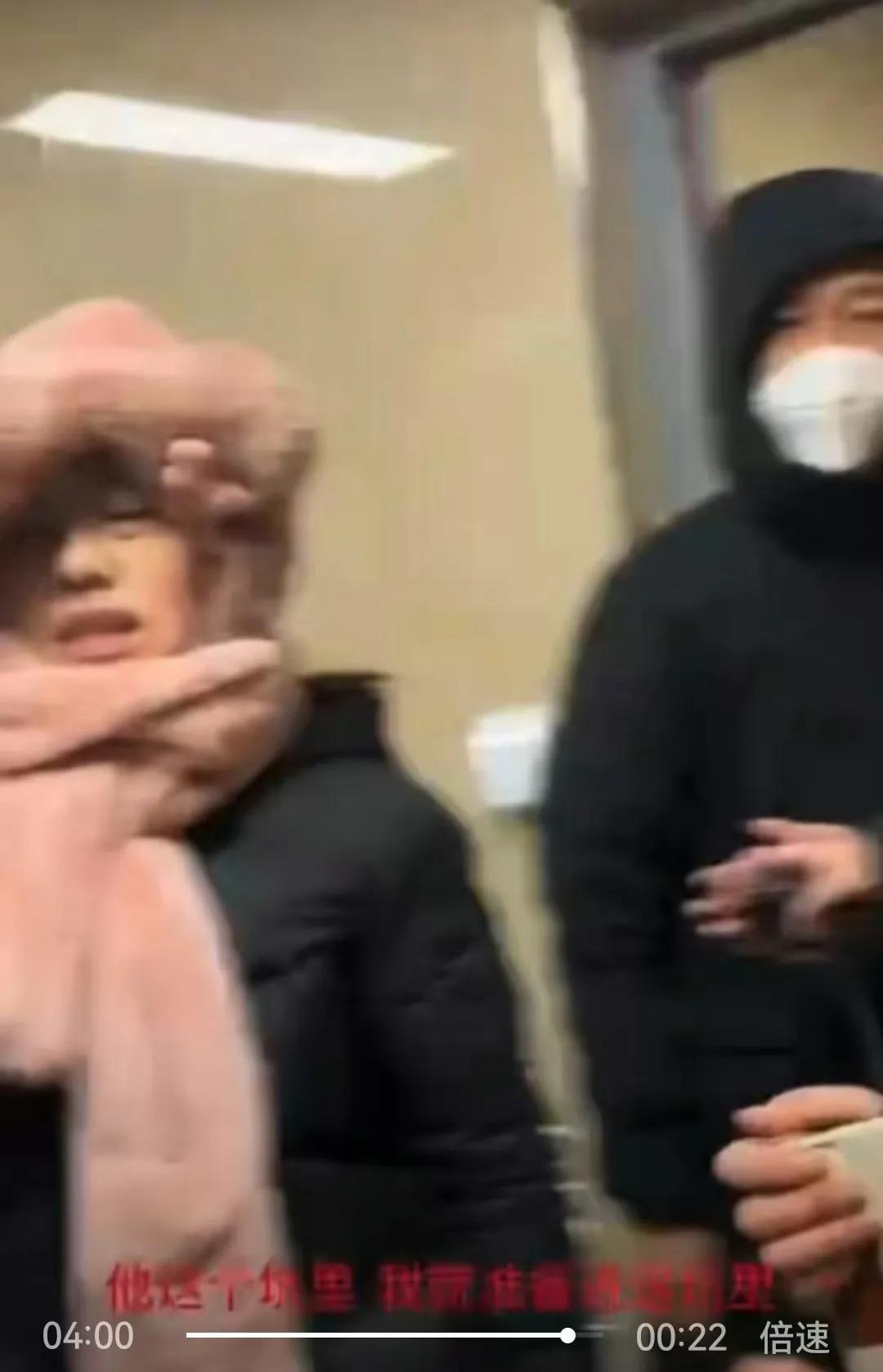 女子因制止6岁男孩上女厕被辱骂,女子不让六岁男童上女厕遭辱骂