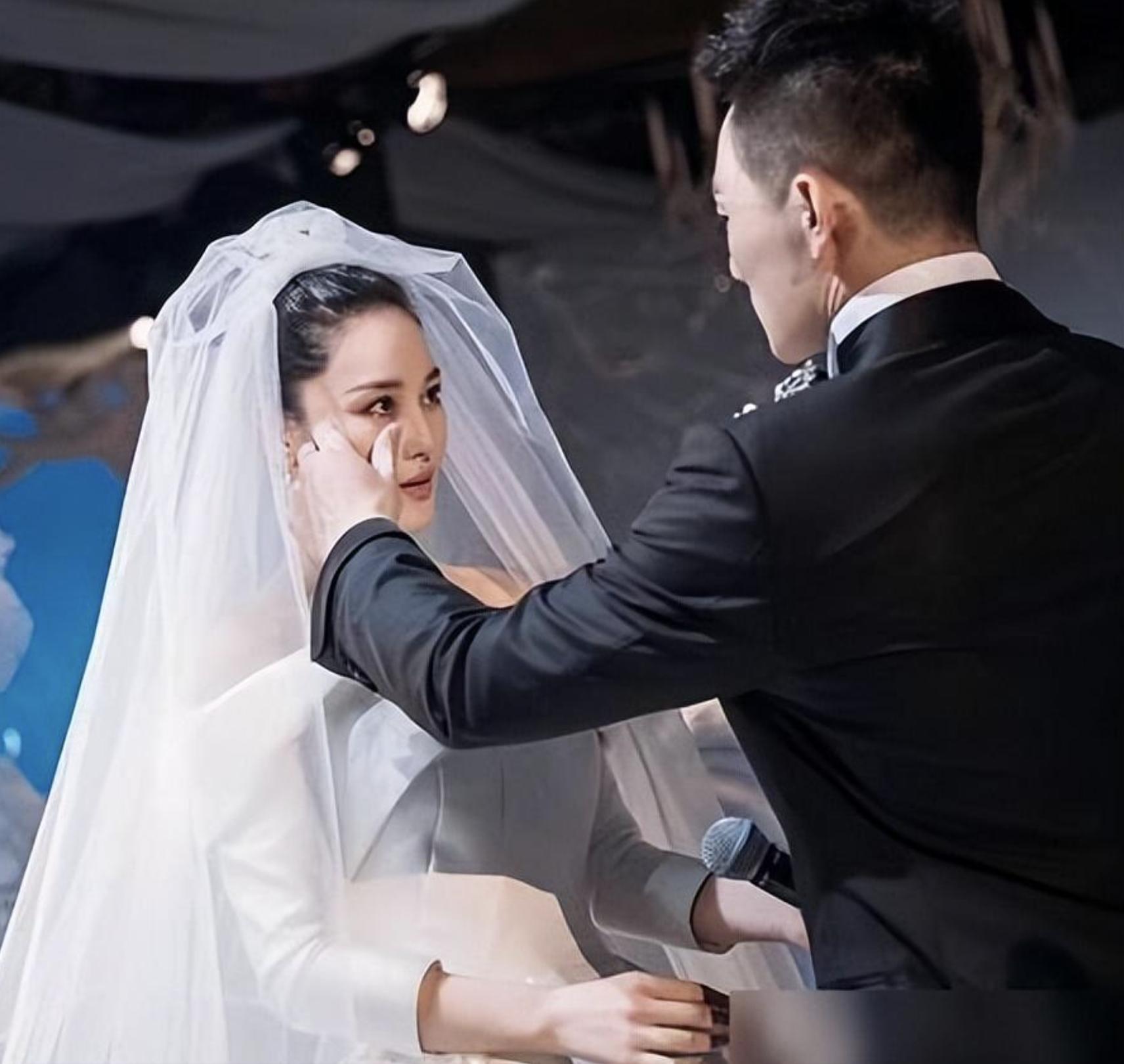 张馨予喜变军嫂两人这样秀恩爱,张馨予被爆昔日照片