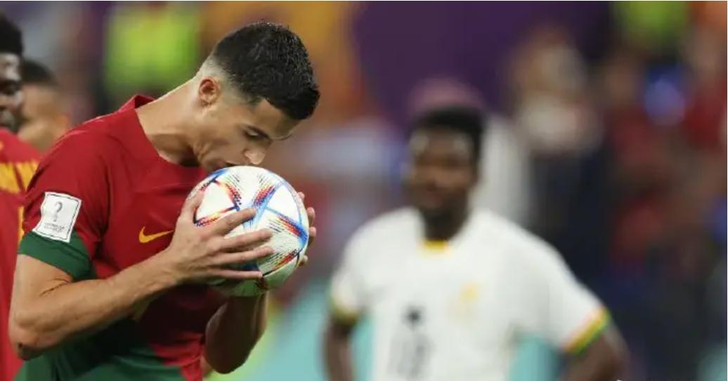 世界杯落寞背影卡塔尔,世界杯落寞背影大力神杯