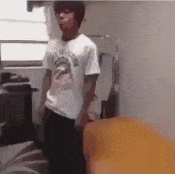 “24岁的女友发育成这样算正常吗？”哈哈哈朋友都说她是我兄弟！