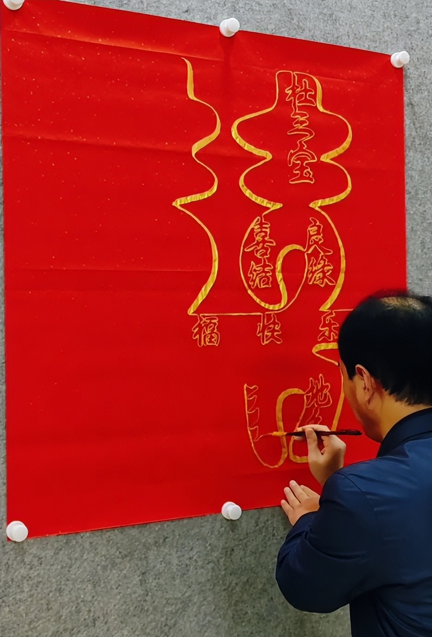 怪笔大叔倒写书法,怪笔大叔一笔倒写书法点评