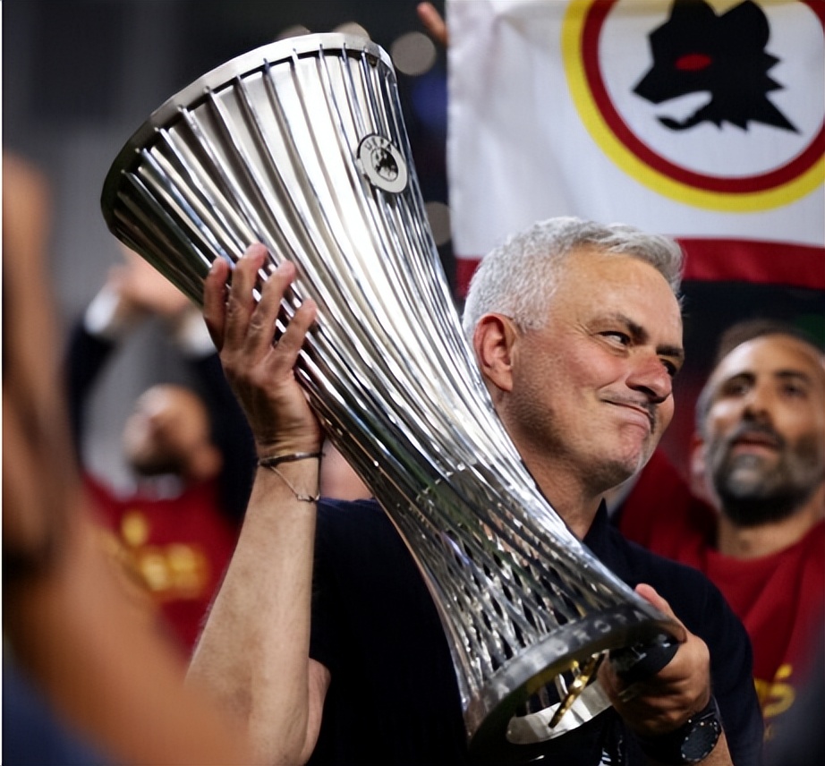 2007欧冠半决赛第二回合米兰vs曼联,塞维利亚第七次捧得欧联杯