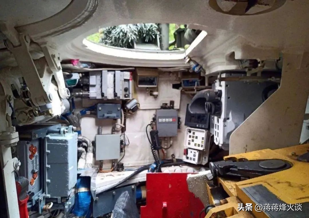 俄罗斯扔下了多少物资,俄t90m坦克被缴获