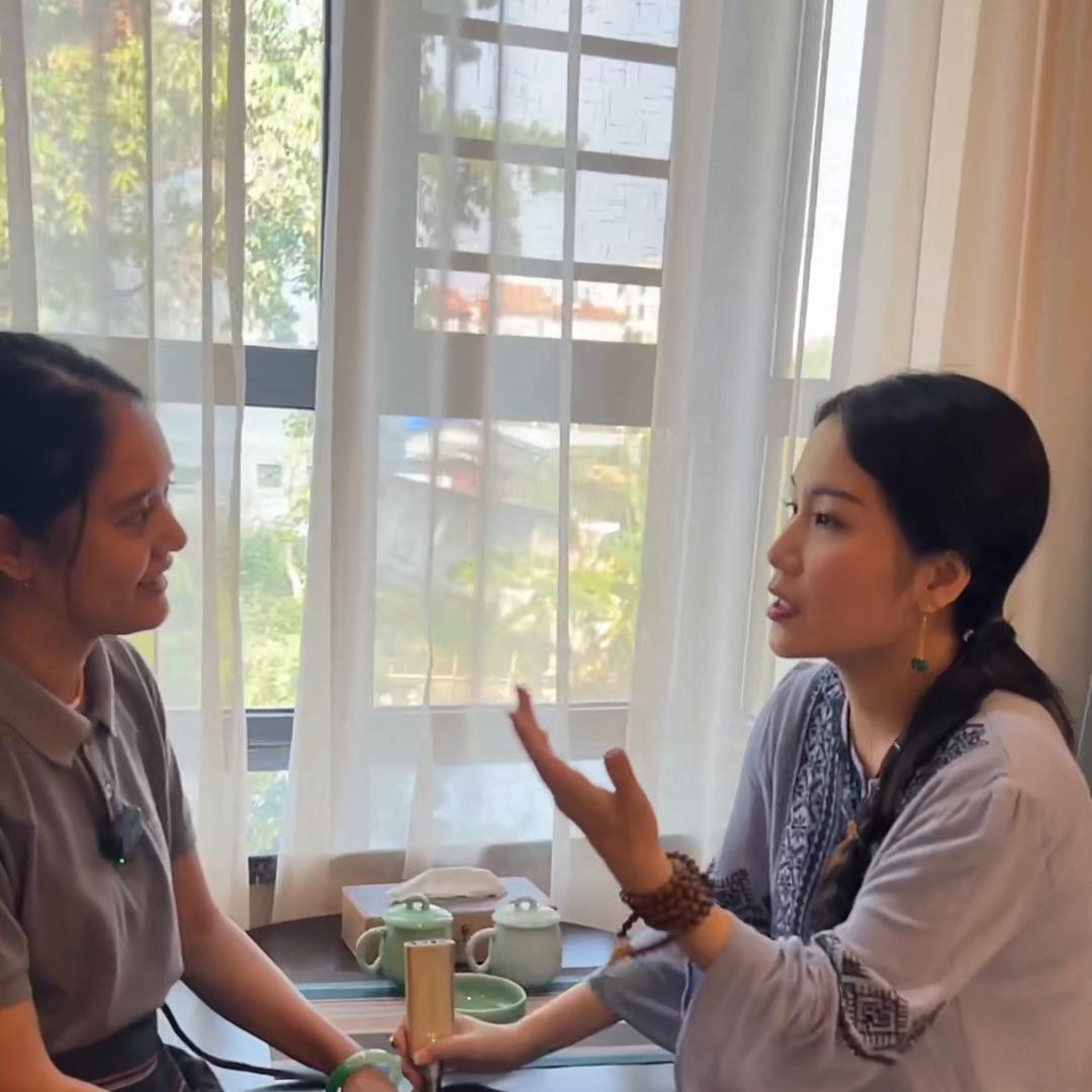 帮一个缅甸过来云南打工的小姐姐鉴定手镯，如果不是迫不得...