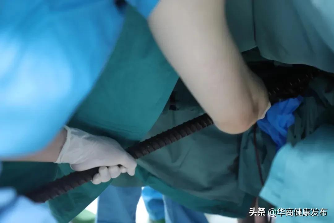 三尺钢筋贯穿胸腹,1米长的钢筋穿过脑袋