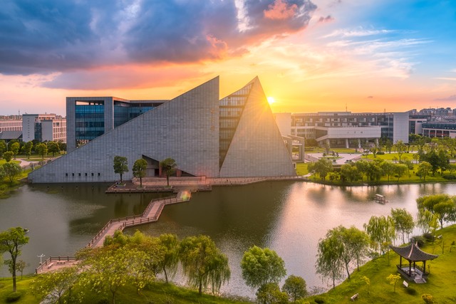 我向往这样一所中学,我们需要这样的学校