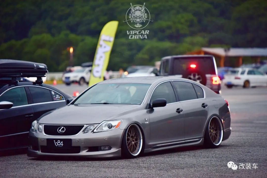 雷克萨斯gs300亮黑改装案例,本田思域适合刚毕业开吗