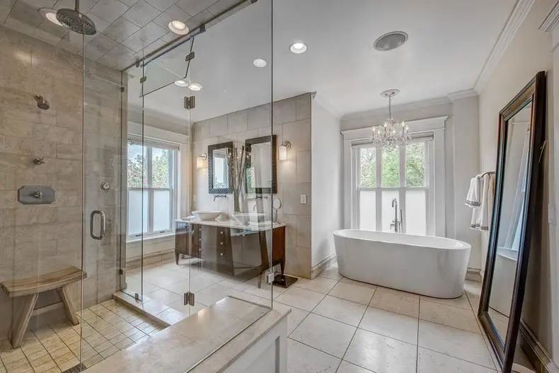 装修好的房子怎么安装燃气热水器,安装燃气热水器好还是电热水器好