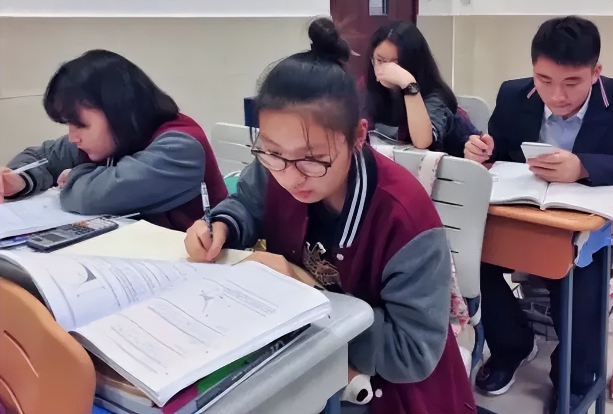 文科和理科学哪个更容易就业,文科生就业出路