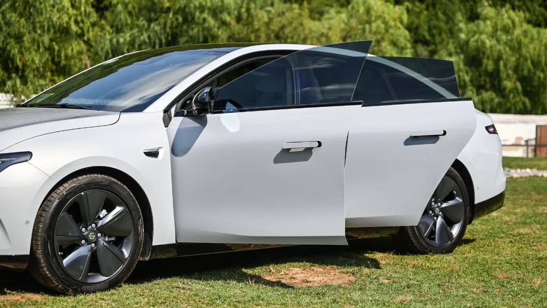 预售价18-27万元零跑c01开启预售,c01零跑增程行政版降价多少