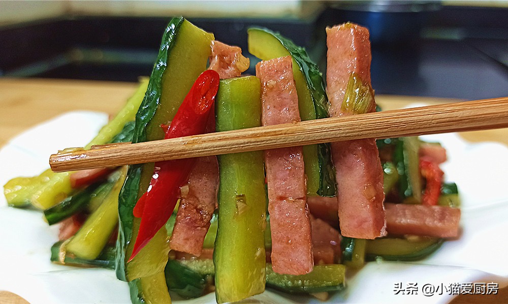酸甜开胃微辣水果黄瓜,黄瓜怎么炒才好吃又下饭