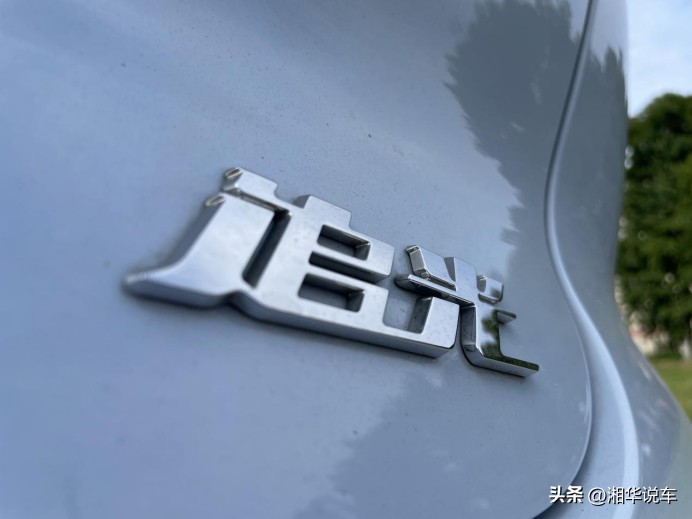 岚图追光舒适和运动模式区别,新车岚图商务车7座售价