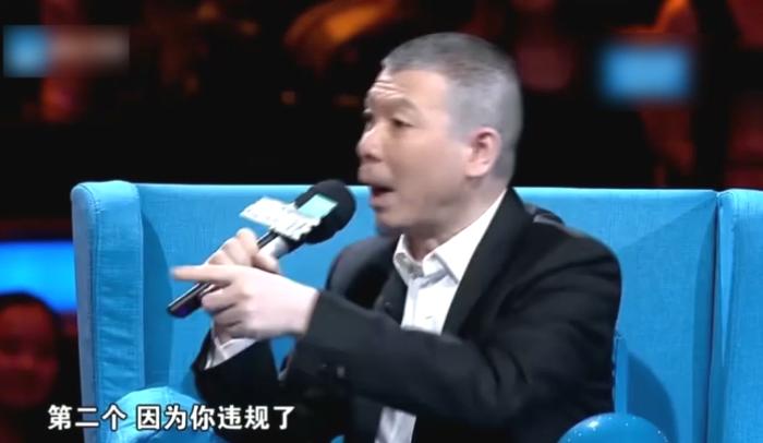 “明星针锋相对”：杨丽萍对金星当众拍桌，冯小刚让成龙下不来台