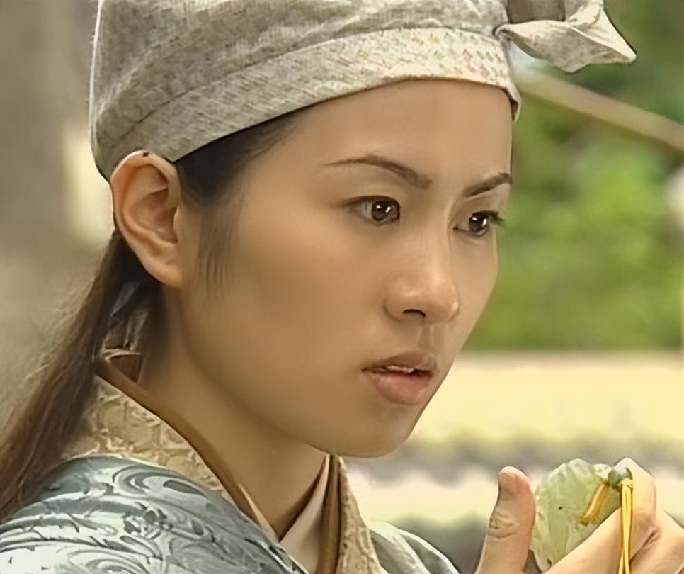 叶璇在抖音素颜,叶璇直播形象邋遢被吐槽挖鼻