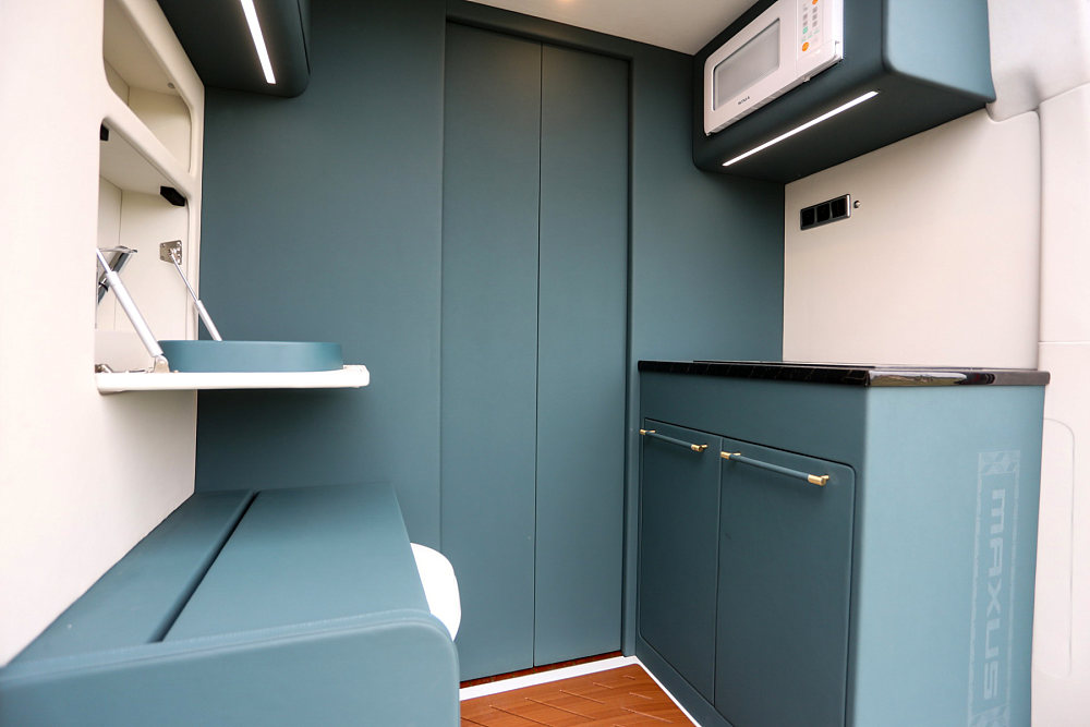 2.5米高上汽大通纯电科技智能房车,自行式房车上汽大通原厂房车实拍