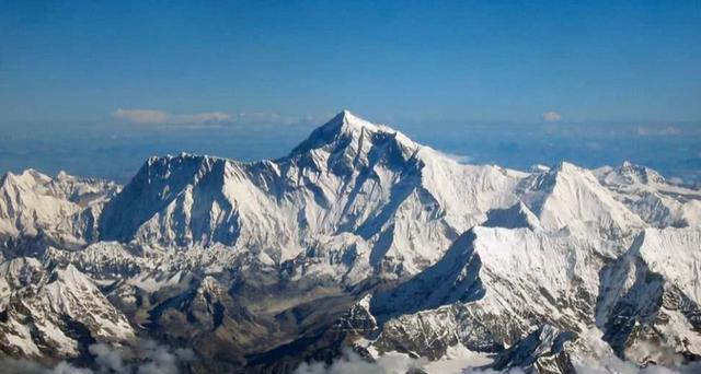气候变暖又出现新标志,连珠峰都开始变绿,人类该怎么办?