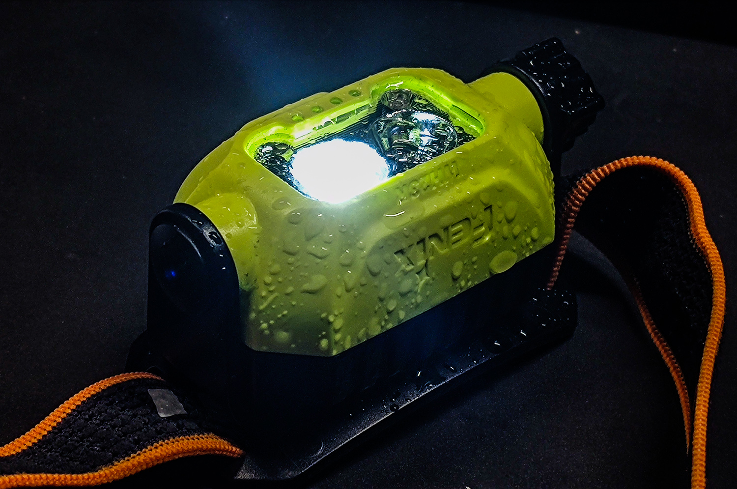 黄白光自由切换两用头灯,泛光和远射一体头灯