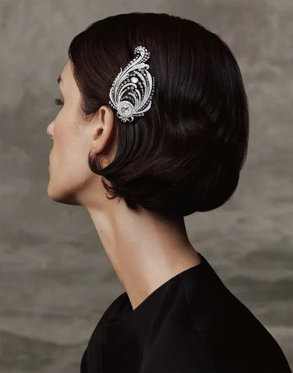 王冠要怎么戴才不会压塌头发,王冠头饰戴法