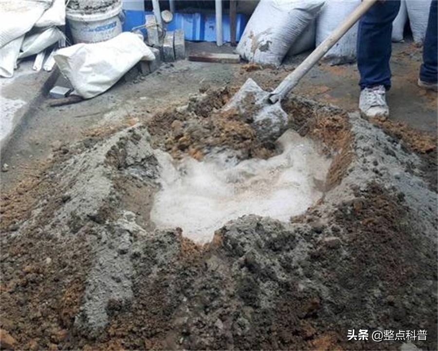 水泥加白糖多长时间会硬化,建筑工人为什么往水泥里加糖