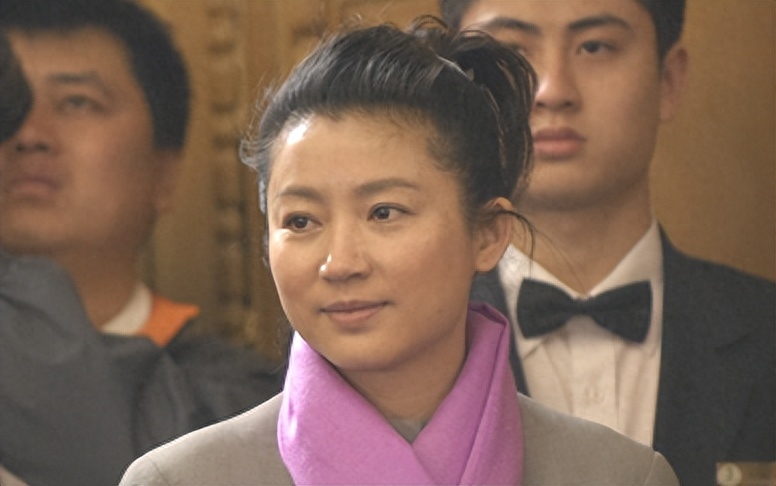 央视一姐王小丫的视频,央视主持人王小丫2000年身体状况