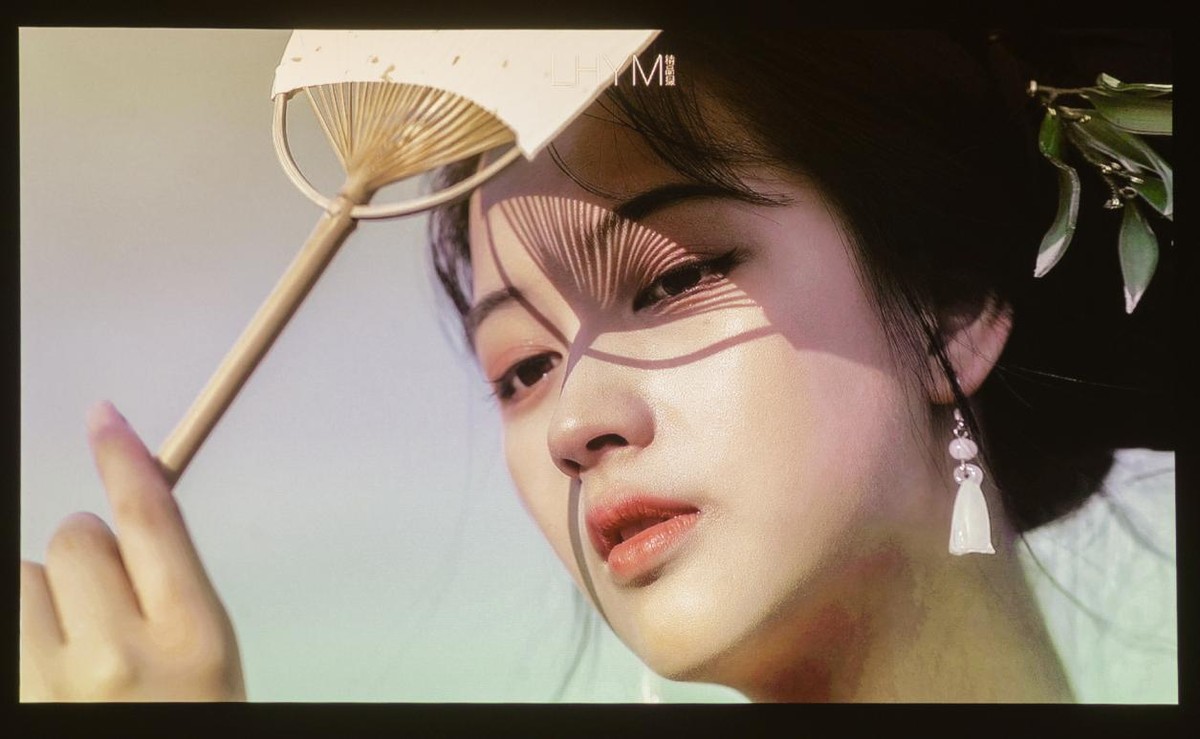 明基e540投影仪配什么幕布好,明基e520投影仪深度评测