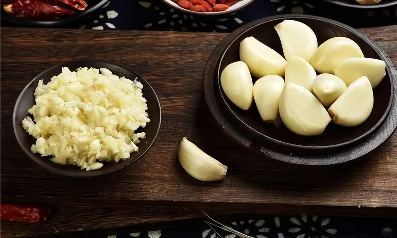 长期吃大蒜对身体有哪些好处,女人经常吃大蒜对身体有什么好处