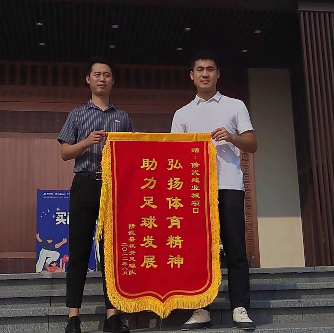 挥洒汗水追梦绿茵,挥洒汗水足球