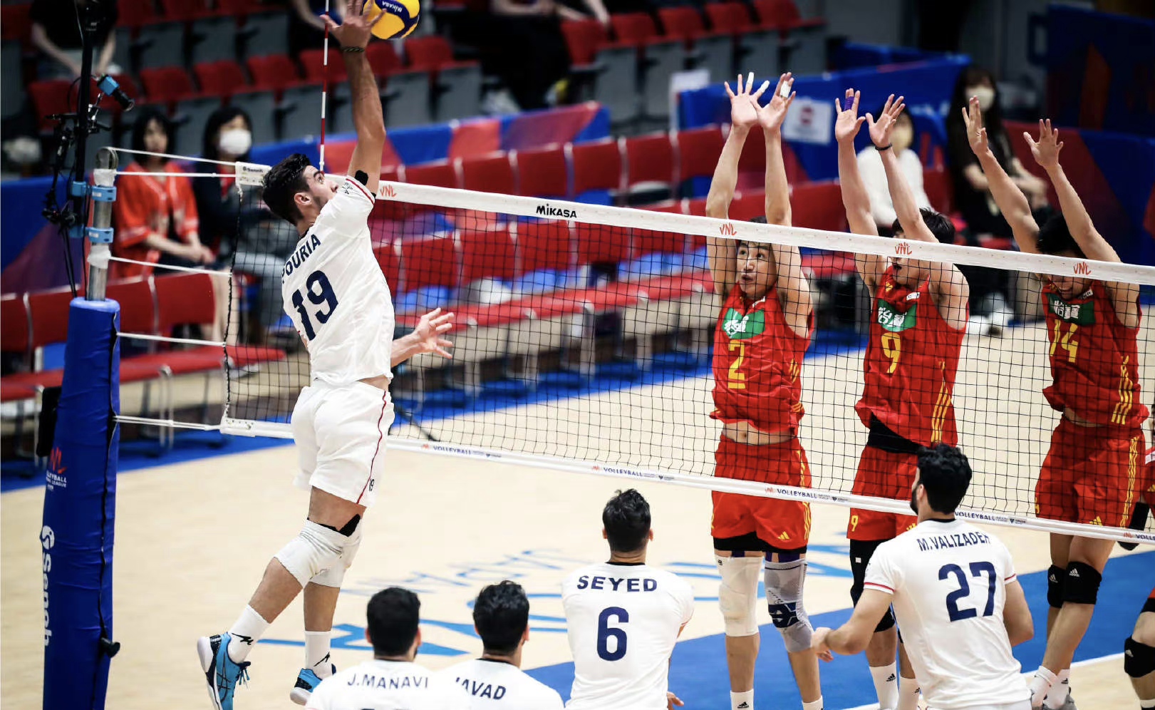 中国男排全队自责,中国男排对主教练的评价