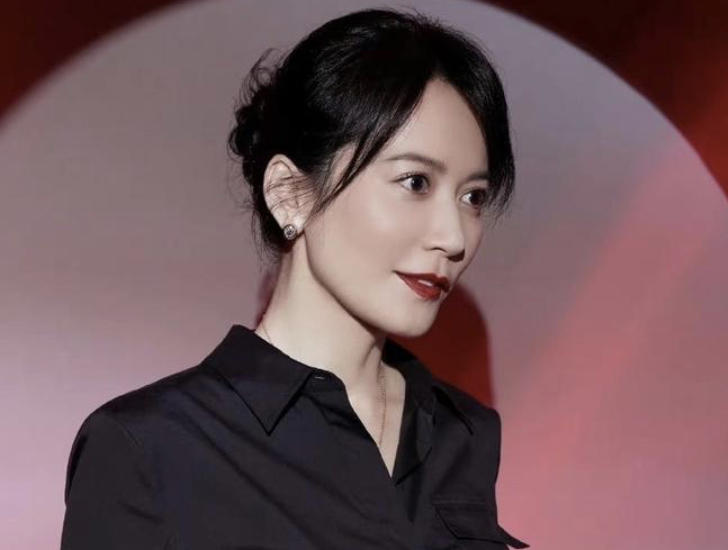 方脸大腮帮适合中分还是三七分,大饼脸中分超级简单又漂亮的发型