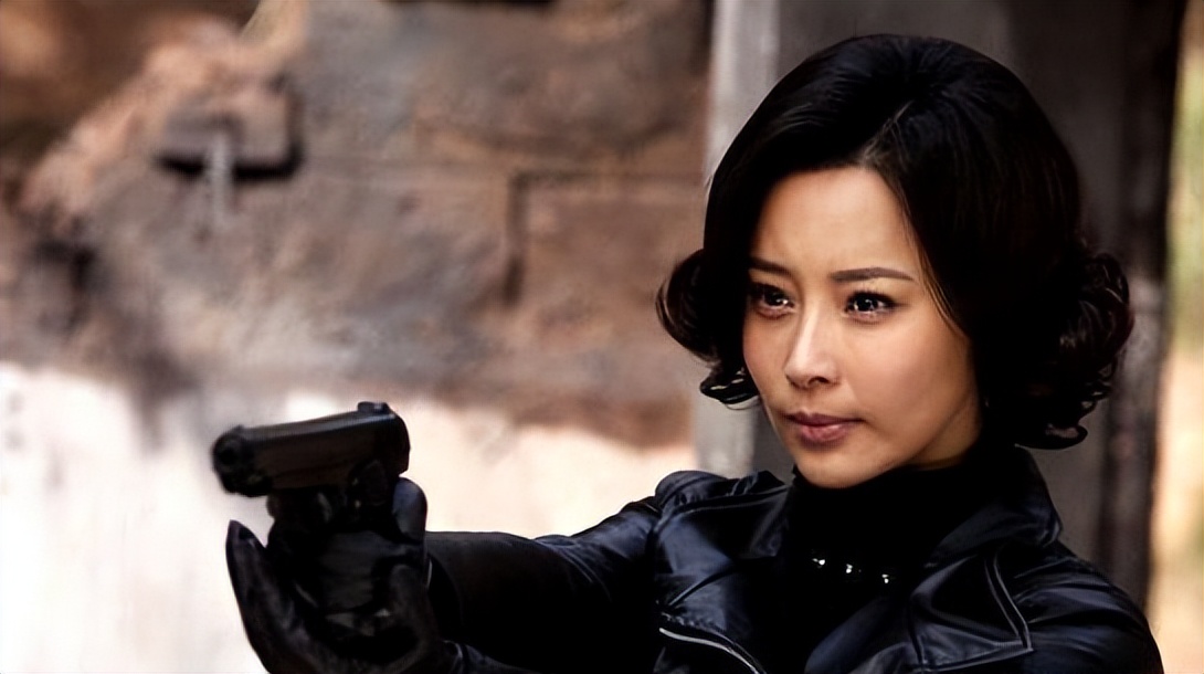 深渊257:方城很后悔说出了她的身世,想不到接电话的人会是他