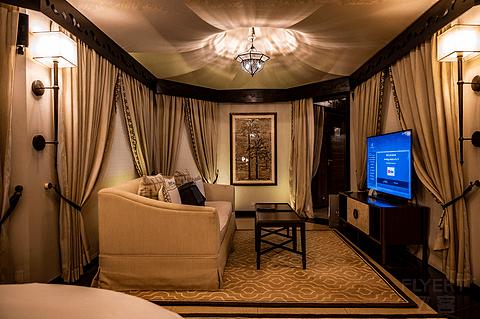 阿联酋丽思卡尔顿,阿联酋野奢帐篷