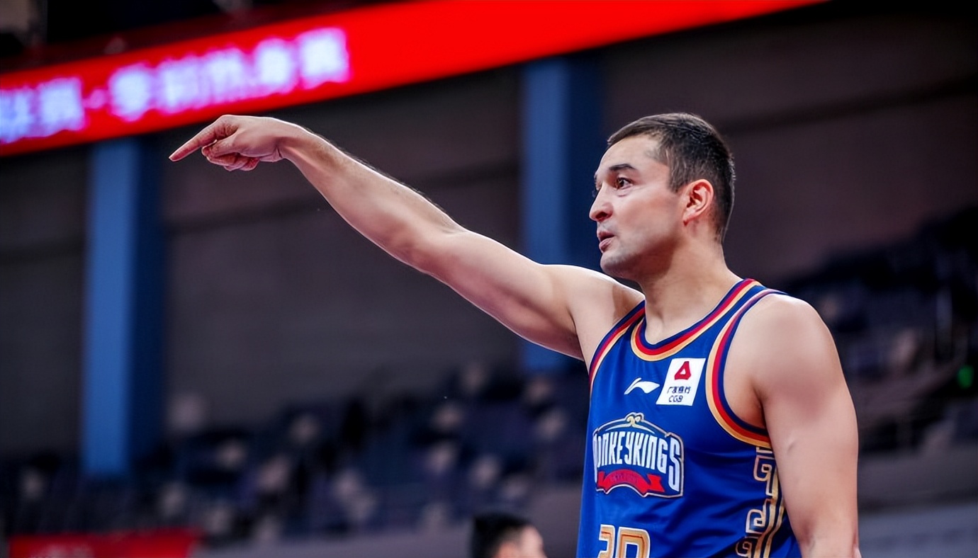 西热力江续约同曦队视频,同曦主教练西热力江布置战术