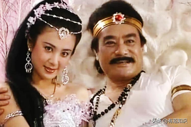 这次轮到51岁乌尔善翻车了?九尾狐“袒胸露乳”,观众直呼辣眼睛