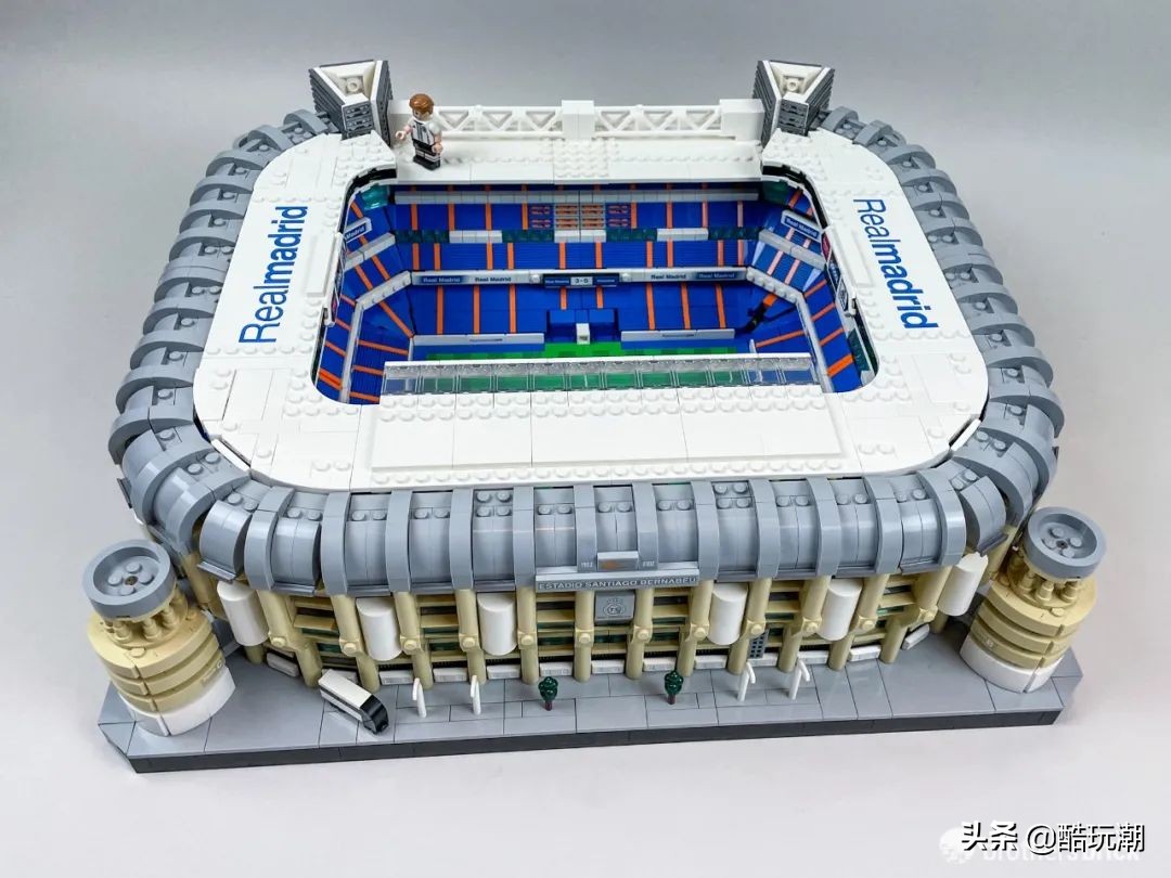 乐高10284诺坎普球场开箱,乐高皇家马德里球场