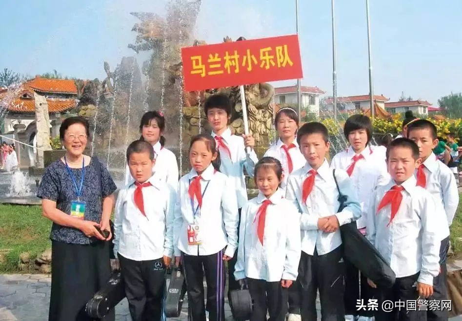 是警察奶奶！把孩子们带上了冬奥开闭幕式舞台