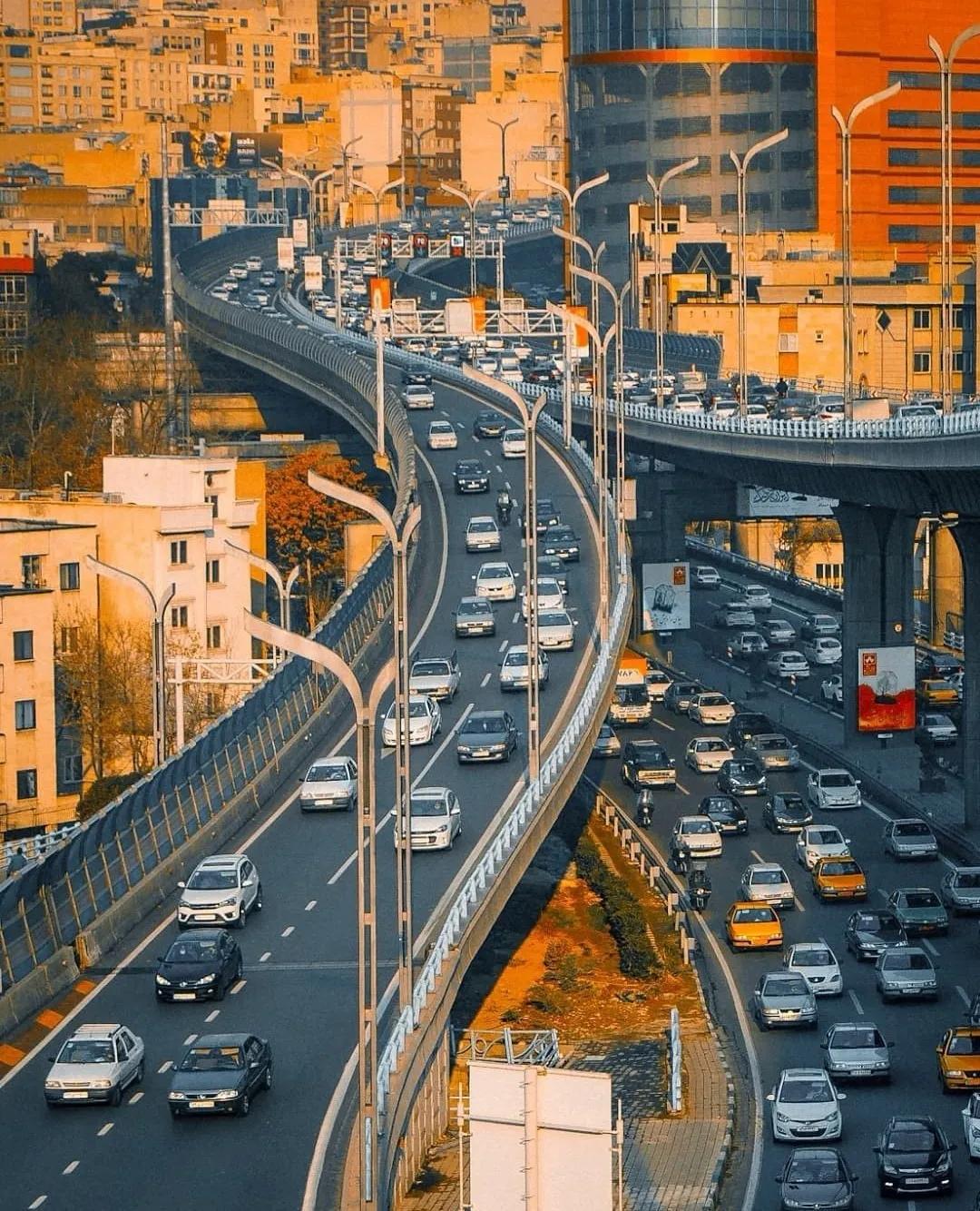 伊朗真实现状图片,伊朗最近怎么样的视频