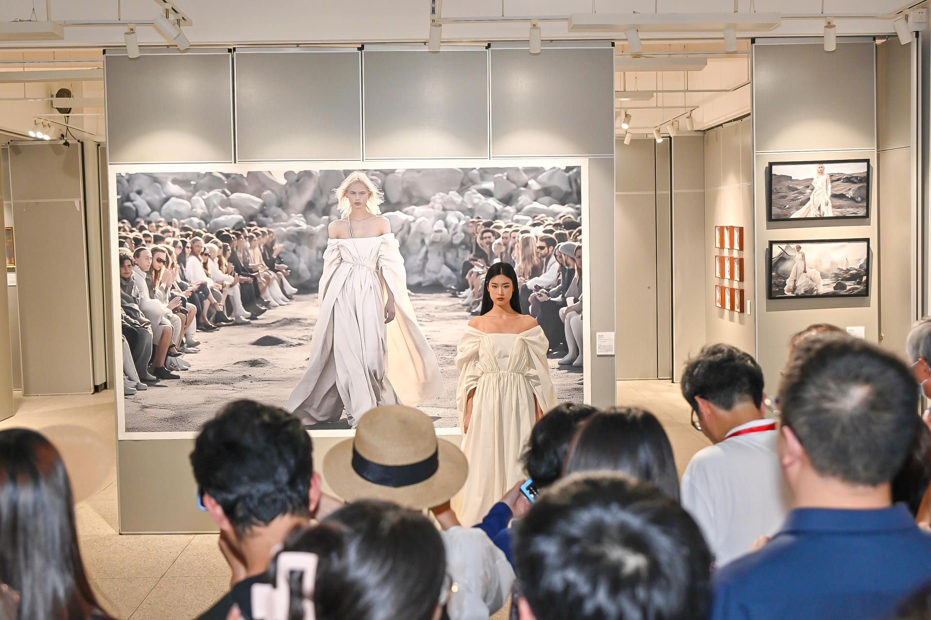 人工智能艺术展在华科大举行,华科人工智能艺术展永恒