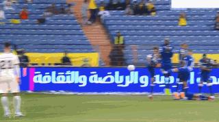 利雅得c罗错失绝杀,韩媒怒斥c罗锁喉抱摔