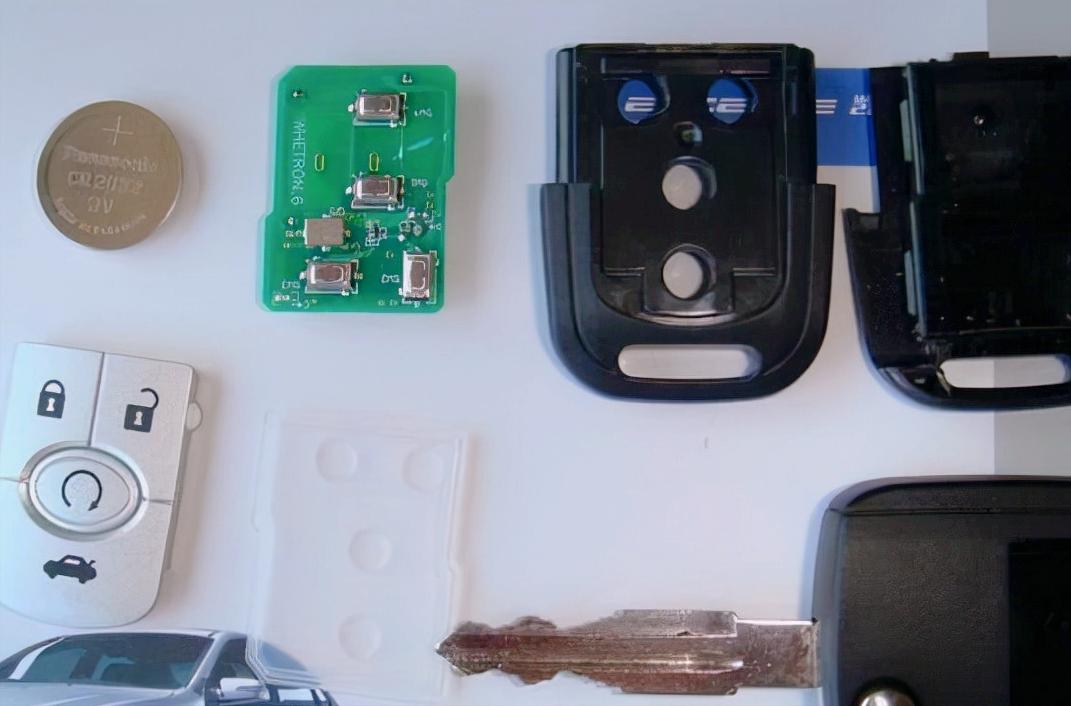 吉利车钥匙怎么换电池,车钥匙怎么换电池现代