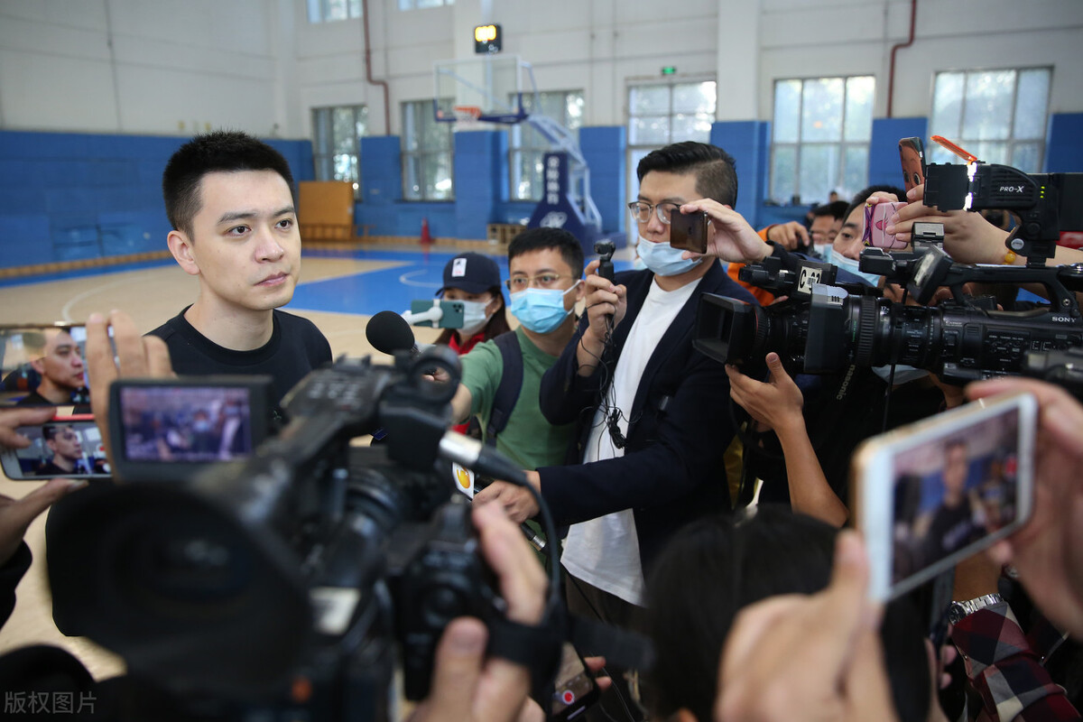 杨鸣和郭士强谁是cba第一名帅,杨鸣退出辽宁队现场