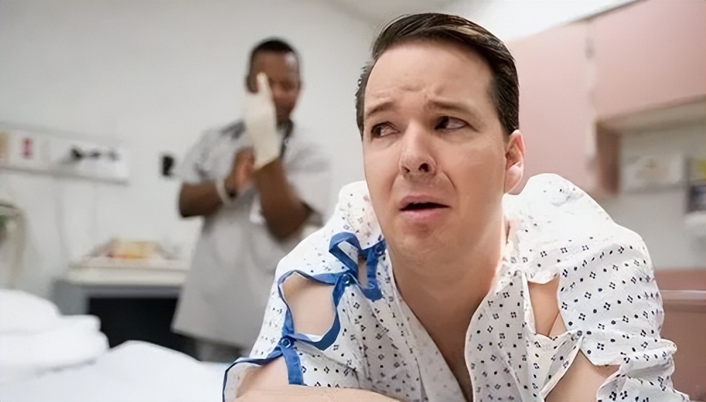 41岁男子屁股痒，以为痔疮忍10年，做肠镜后医生：肛门可能保不住