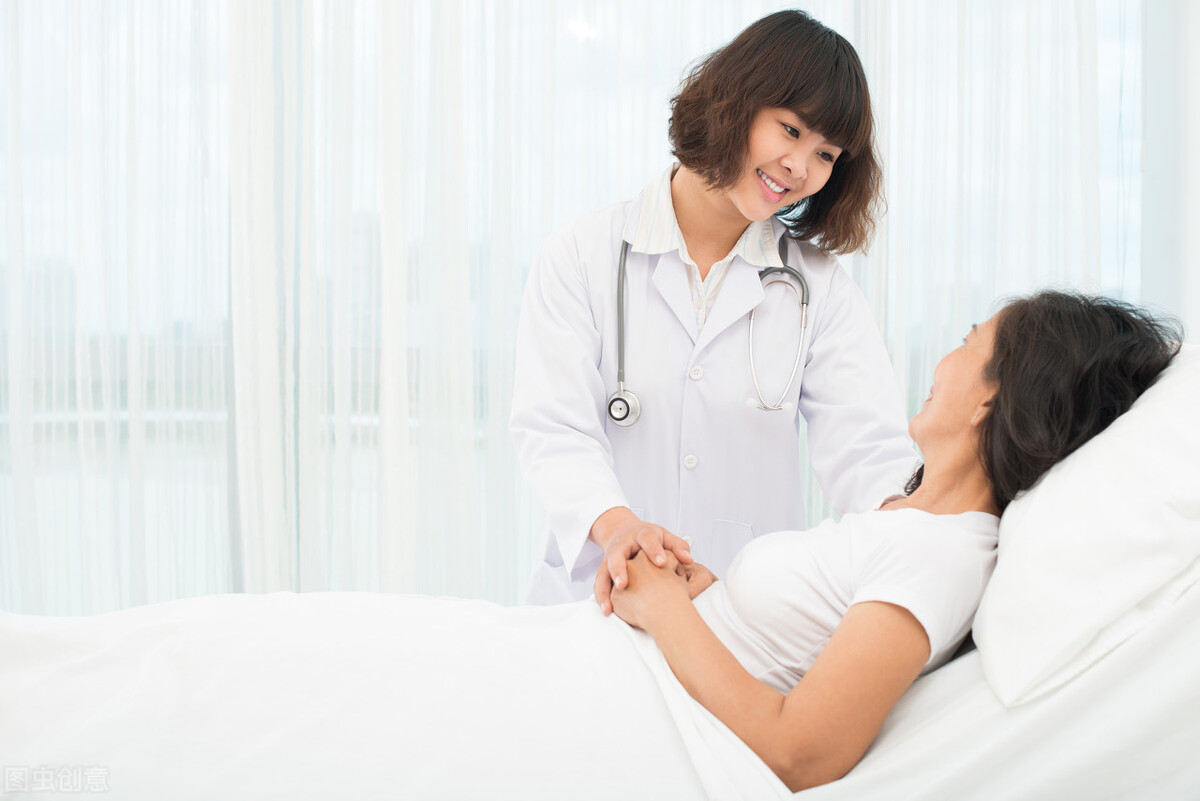 女子12次流产,年轻女子查出癌症崩溃痛哭