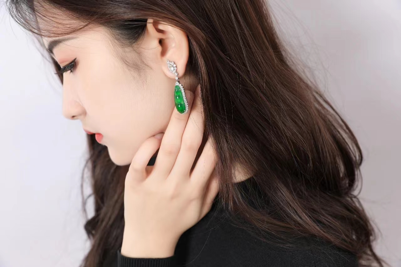 疼也要打耳洞，美丽也要看得