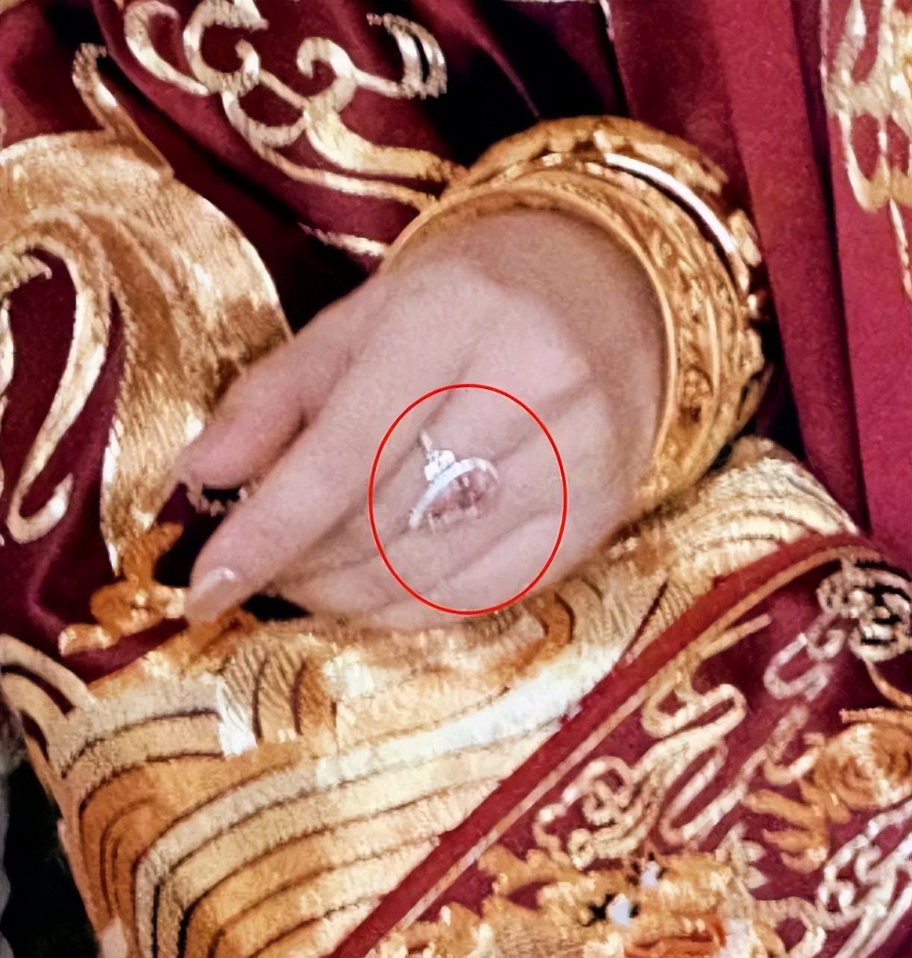 5000万婚礼细节曝光！他“嫁入”豪门，还是赌王家族赚了？