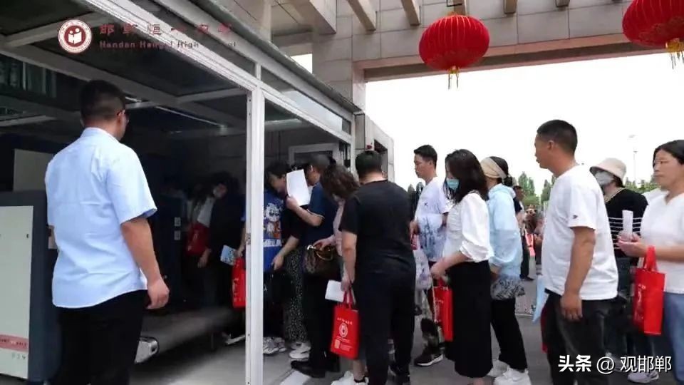 以爱之名育心成长主题活动,成人礼仪式学校举办